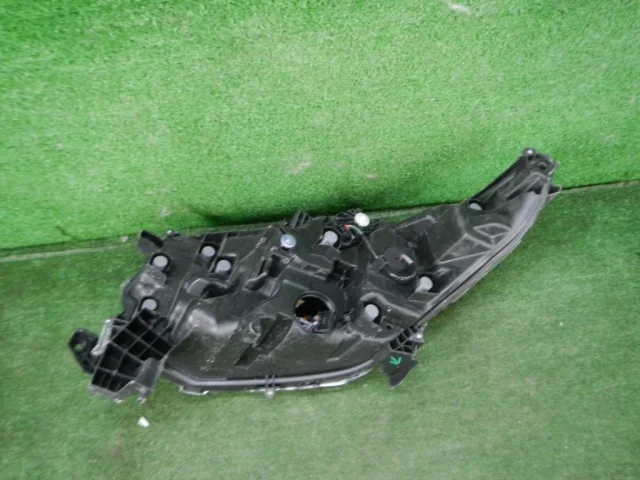 Фара ксенон левая для Toyota Alphard H30 2015+ на фотографиях