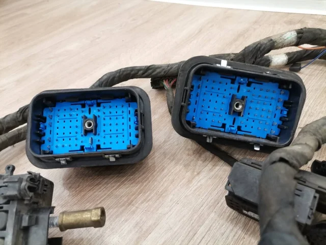 Проводка моторного отсека для Mercedes-Benz GL class X164 2006-2012 на фотографиях