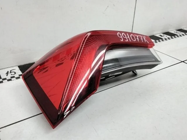 Фонарь внешний левый для Skoda Rapid II 2020+ на фотографиях