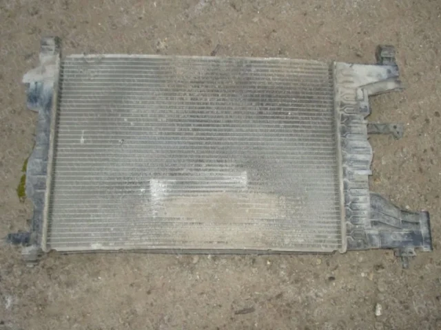 Радиатор охлаждения ДВС для Chevrolet Cruze 1 J300 2009-2015 на фотографиях