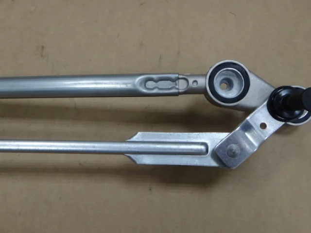 Трапеция стеклоочистителей для Audi Q7 4L 2005-2015 на фотографиях