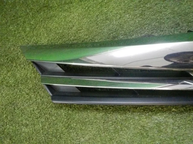 Решетка радиатора для Toyota Corolla E160/E180 Седан (RU) 2012-2016 на фотографиях