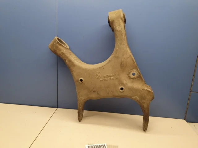 Качающийся рычаг левый для BMW X6 Е71 2007-2012 на фотографиях