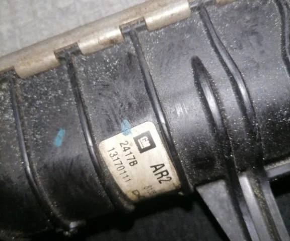 Радиатор охлаждения ДВС для Opel Astra H Седан 2004-2014 на фотографиях