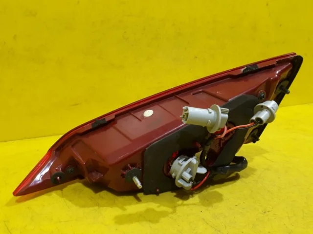 Фонарь внутренний левый для Hyundai Solaris 2 (2017-2022) на фотографиях