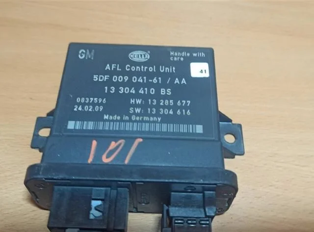 Блок розжига ксенона для Opel Insignia Хэтчбек A 2008-2017 на фотографиях