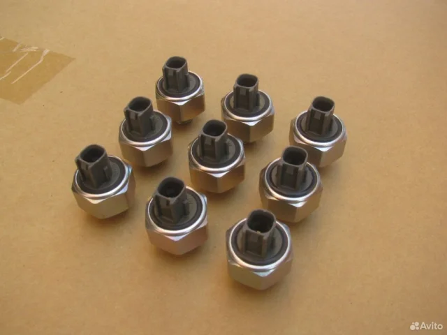 Датчик детонации для Toyota Alphard H10 2002-2008 на фотографиях