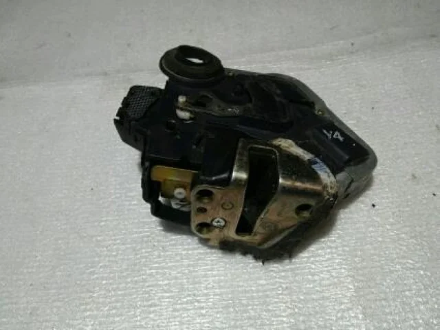 Двери для Toyota Corolla E110 Седан 1997-2002 на фотографиях