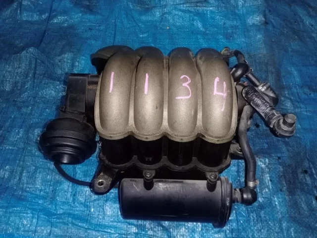 Дроссельная заслонка для Audi A4 B6 2000-2004 на фотографиях