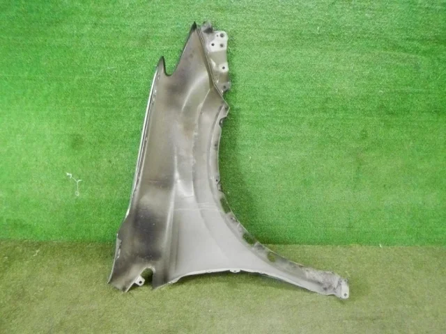 Крыло правое для Toyota RAV4 XA40 rest 2015-2019 на фотографиях