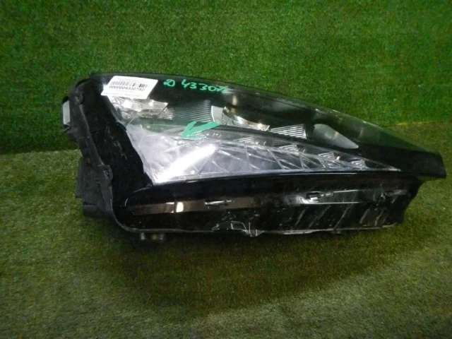 Фара ксенон левая для Skoda Rapid II 2020+ на фотографиях