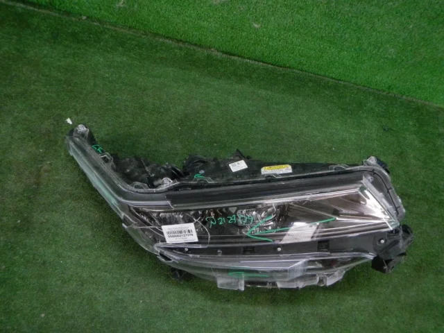 Фара ксенон левая для Toyota Alphard H30 2015+ на фотографиях