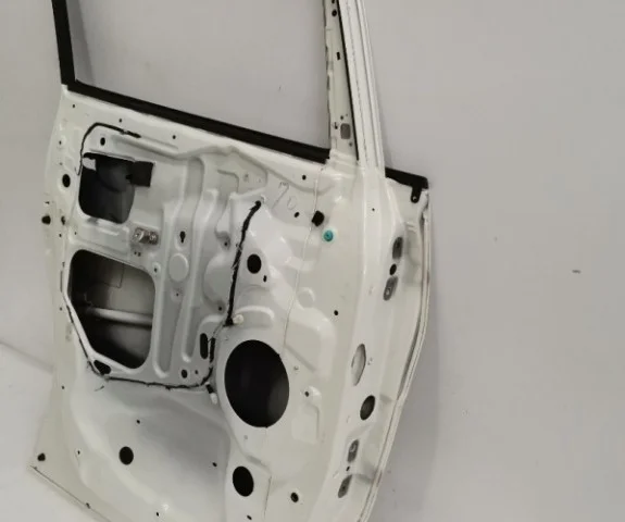 Двери для Toyota Alphard H10 2002-2008 на фотографиях