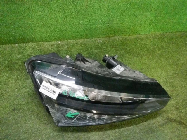 Фара ксенон левая для Skoda Rapid II 2020+ на фотографиях