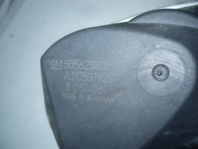 Дроссельная заслонка для Opel Zafira B 2005-2015 на фотографиях