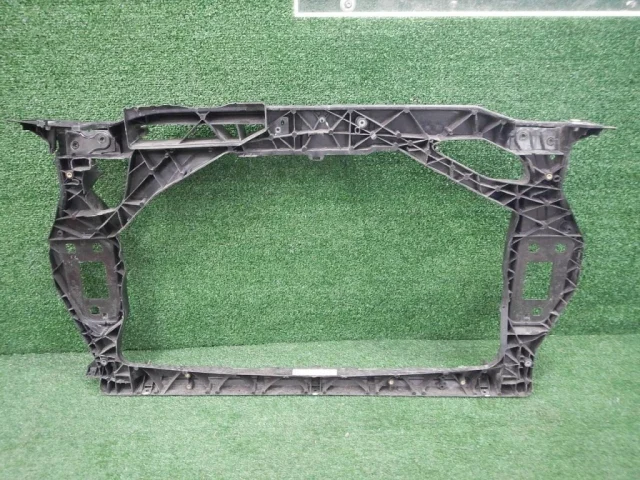 Кронштейн подушки двигателя для Audi Q3 8U 2011-2019 на фотографиях