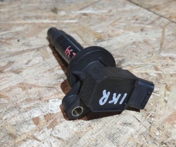 Катушка зажигания для Toyota Corolla E120/E130 Хэтчбек 2001-2007 на фотографиях