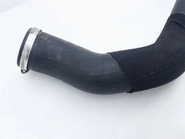 Патрубок интеркулера для Audi Q7 4M 2015+ на фотографиях