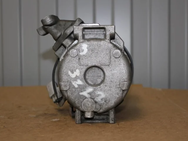 Компрессор кондиционера для Toyota Opa CT10, CT15 2000-2005 на фотографиях
