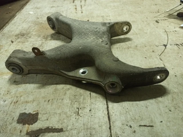 Качающийся рычаг левый для BMW X6 Е71 2007-2012 на фотографиях