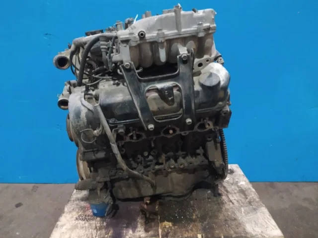 Двигатель без навесного для Mitsubishi Pajero V60 3dr 1999-2006 на фотографиях