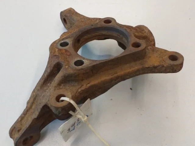 Кулак поворотный левый для Subaru Legacy BL/B13 2003-2009 на фотографиях