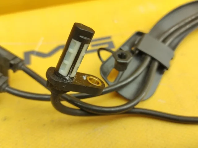 Датчик ABS передний правый для Mercedes-Benz E class W211 2002-2009 на фотографиях