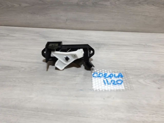 Ручка багажника для Toyota Corolla E120/E130 Хэтчбек 2001-2007 на фотографиях