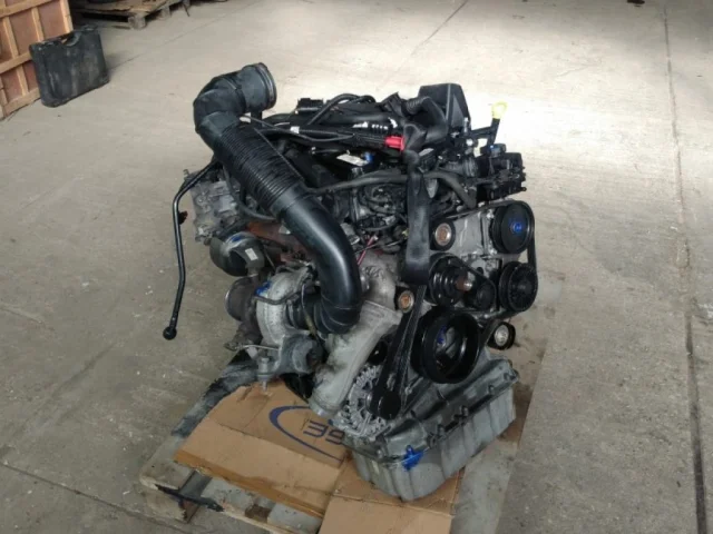 Двигатель без навесного для Mercedes-Benz Vito W447 Vito 2014-2022 на фотографиях