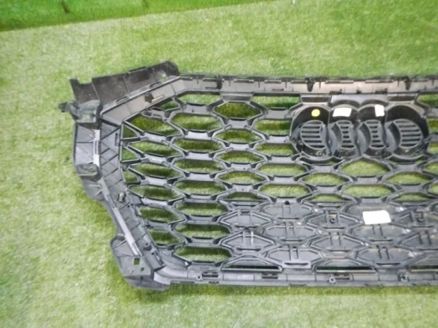 Решетка радиатора для Audi Q3 F3 2018+ на фотографиях