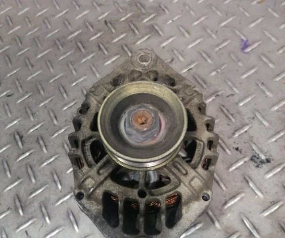 Генератор для Nissan Primera P10 Седан 1990-1996 на фотографиях