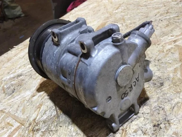 Компрессор кондиционера для Toyota Alphard H20 2008-2015 на фотографиях