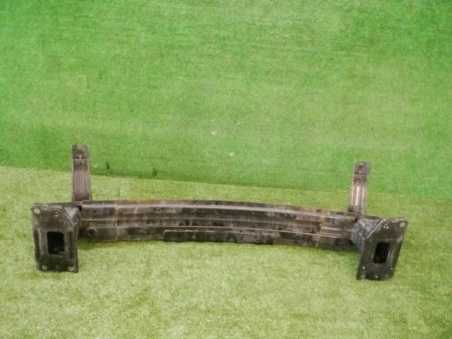 Усилитель бампера передний верхний для Hyundai i40 1 Седан 2011-2015 на фотографиях