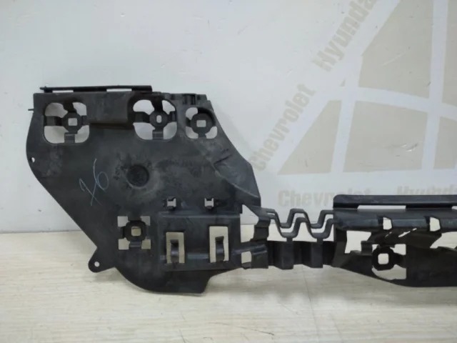 Кронштейн заднего бампера левый для BMW 5er G30 2016-2023 на фотографиях