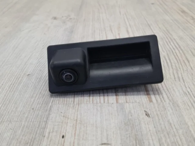 Камера заднего вида для Volkswagen Touareg II (7P5) 2010-2014 на фотографиях