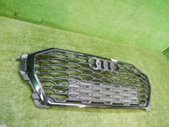 Решетка радиатора для Audi Q3 F3 2018+ на фотографиях