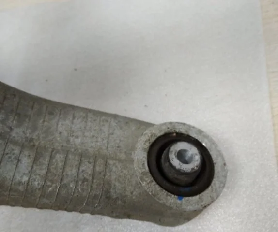 Качающийся рычаг правый для BMW X6 Ф16 F16 2014-2019 на фотографиях