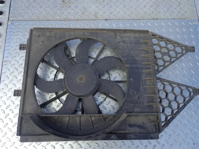 Вентилятор радиатора охлаждения ДВС для Skoda Rapid I NH3 2012-2017 на фотографиях