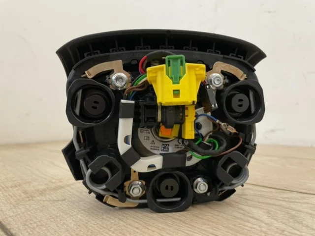 Подушка безопасности водителя для Audi Q7 4M 2015+ на фотографиях