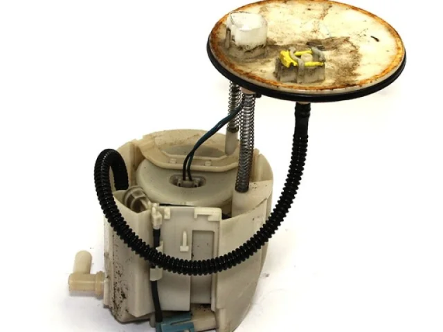 Топливный насос для Toyota RAV4 XA30 2005-2012 на фотографиях