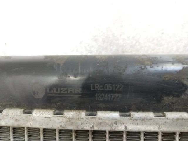 Радиатор охлаждения ДВС для Chevrolet Cruze 1 J300 2009-2015 на фотографиях