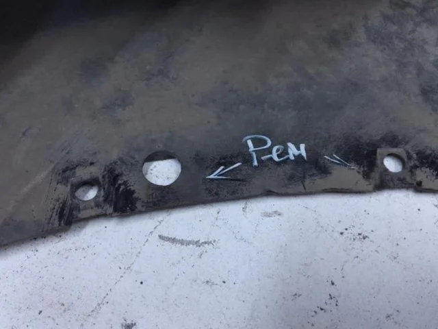 Бампер для Nissan Tiida C13 Хэтчбек 2015-2016 на фотографиях