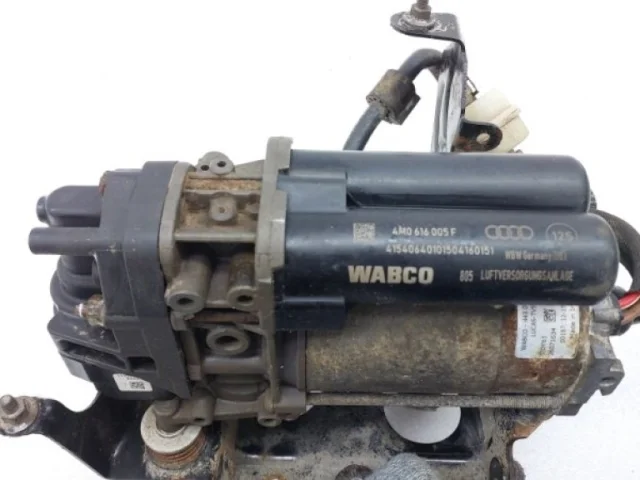 Компрессор пневмоподвески задний для Audi Q7 4M 2015+ на фотографиях