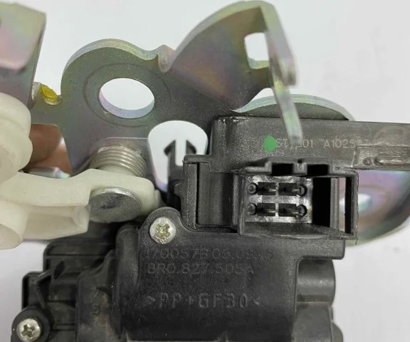 Замок багажника для Skoda Rapid I NH3 2012-2017 на фотографиях