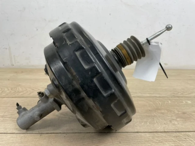 Вакуумный усилитель тормозов для Audi Q7 4L 2005-2015 на фотографиях