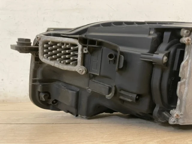 Фара ксенон левая для Volkswagen Touareg III (CR) 2018+ на фотографиях