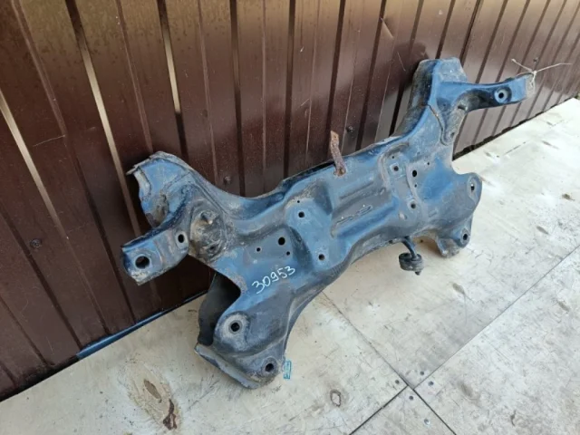 Подрамник двигателя для Hyundai Solaris 1 RB (2011-2013) на фотографиях