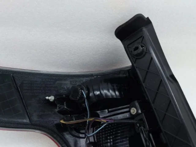 Фонарь правый для Ford Explorer U251 2005-2011 на фотографиях