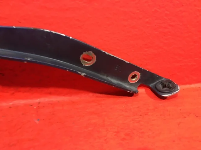 Петля капота левая для Nissan Note E11 2005-2012 на фотографиях