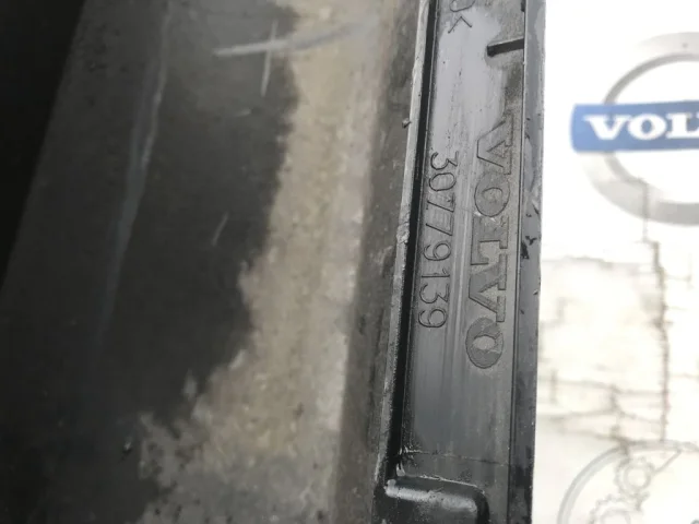 Накладка порога правая для Volvo C30 MK 2006-2013 на фотографиях